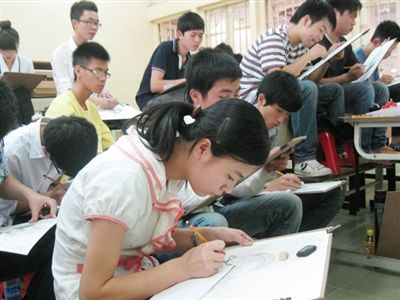 Giành giật nhau để tuyển sinh